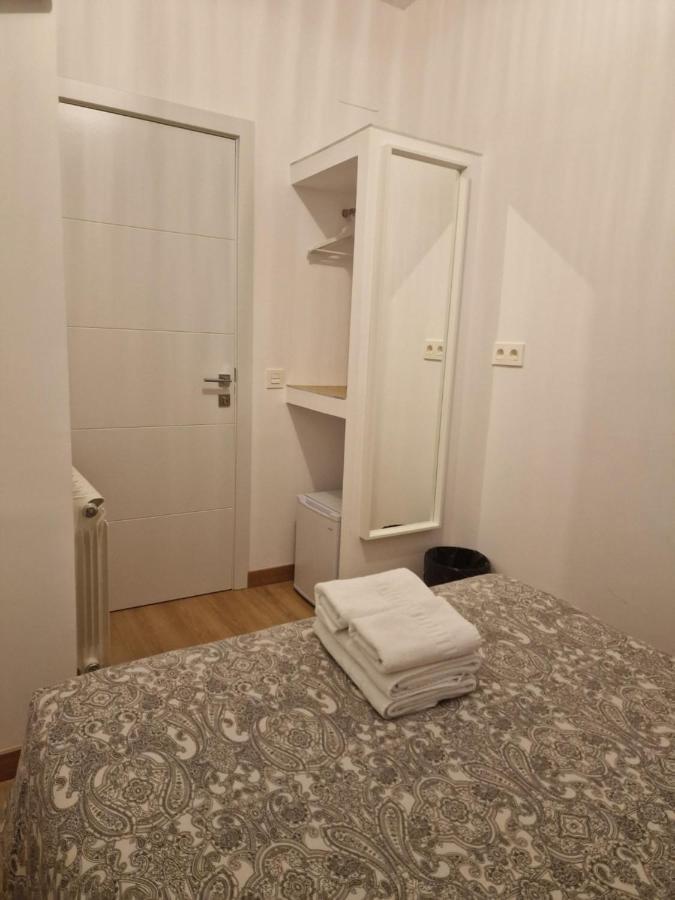 Hostal Esparteros Madrid Bagian luar foto