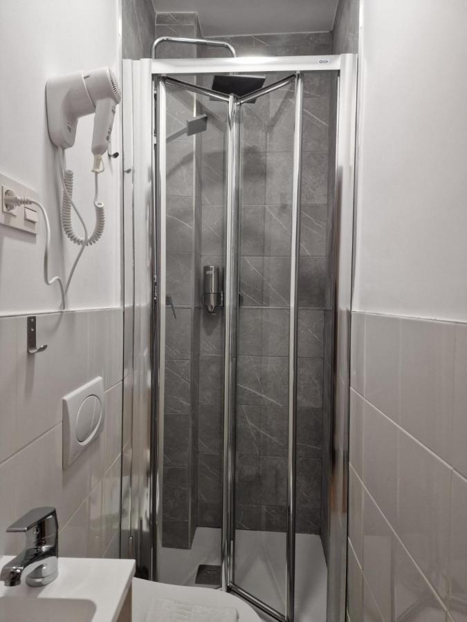 Hostal Esparteros Madrid Bagian luar foto
