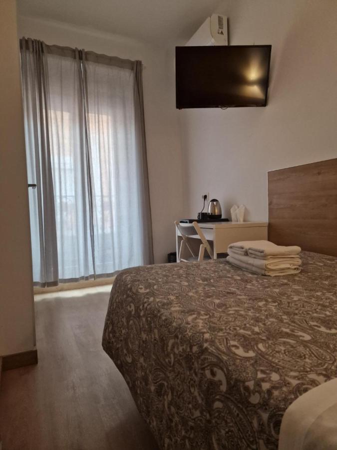 Hostal Esparteros Madrid Bagian luar foto