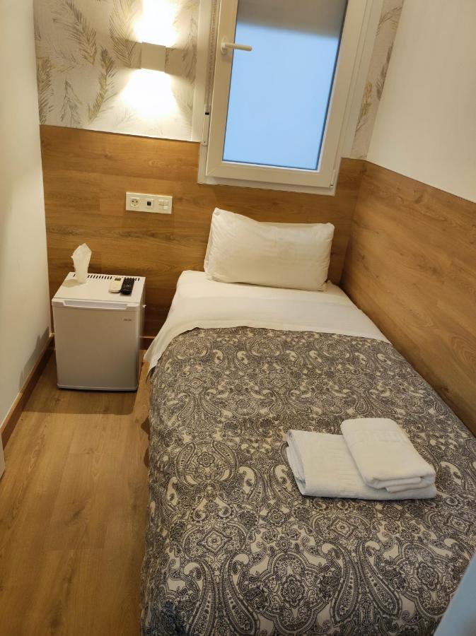 Hostal Esparteros Madrid Bagian luar foto