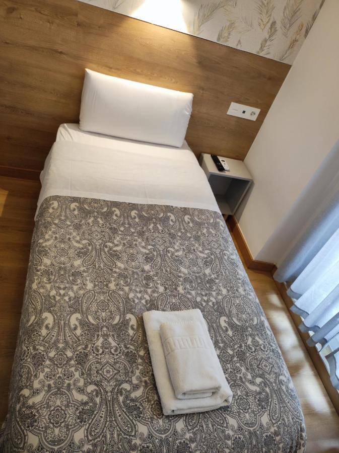 Hostal Esparteros Madrid Bagian luar foto