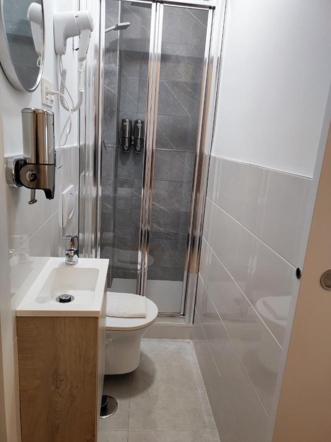 Hostal Esparteros Madrid Bagian luar foto