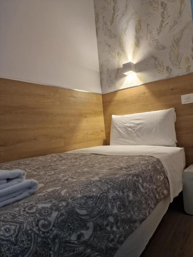 Hostal Esparteros Madrid Bagian luar foto