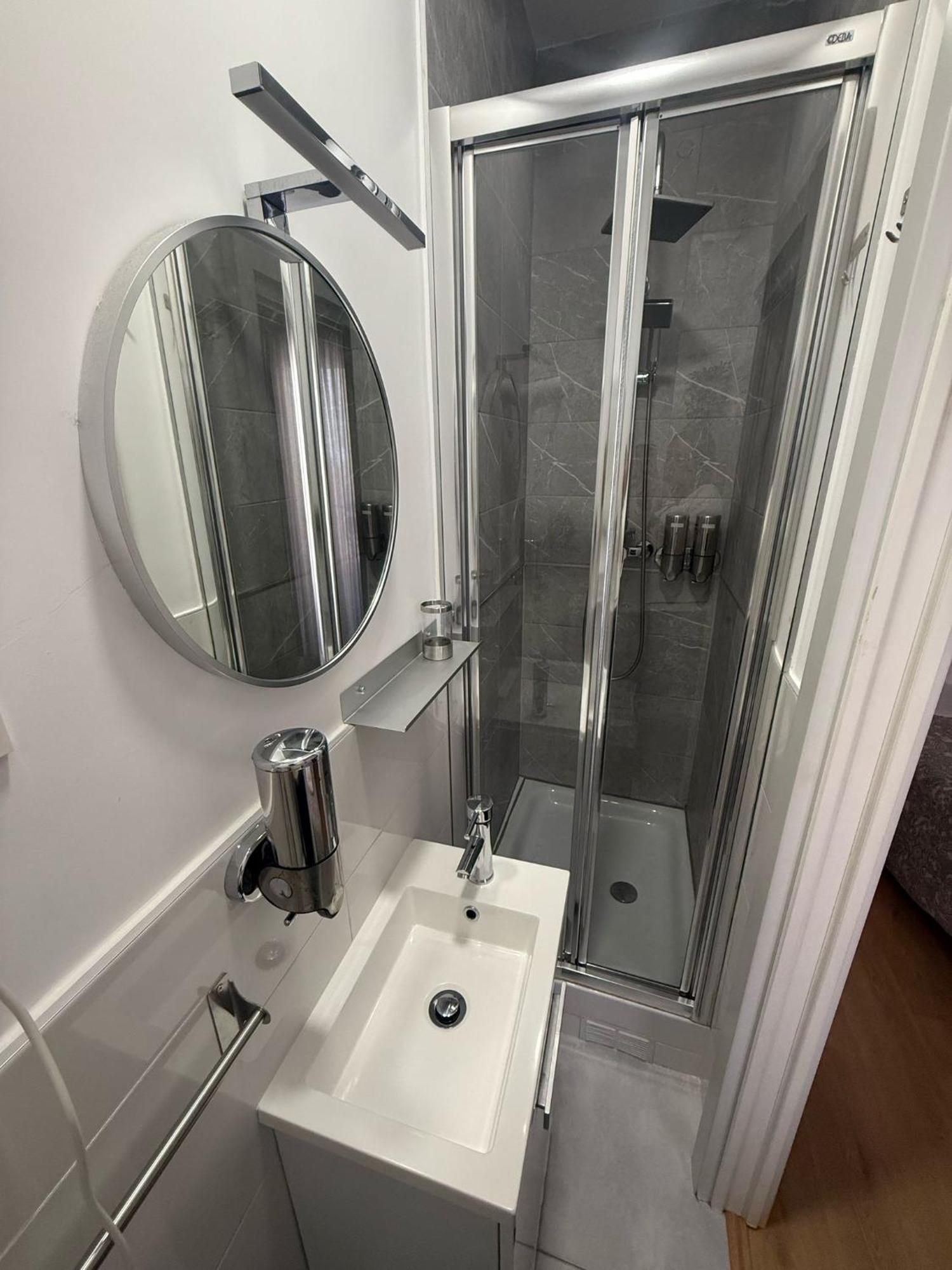 Hostal Esparteros Madrid Bagian luar foto