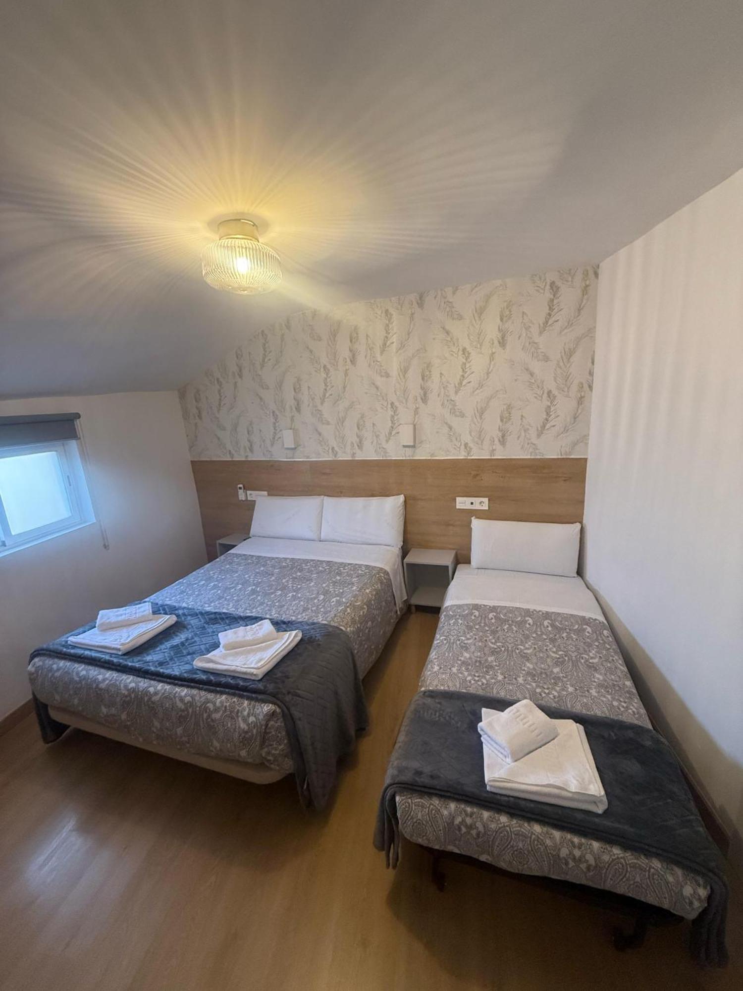 Hostal Esparteros Madrid Bagian luar foto