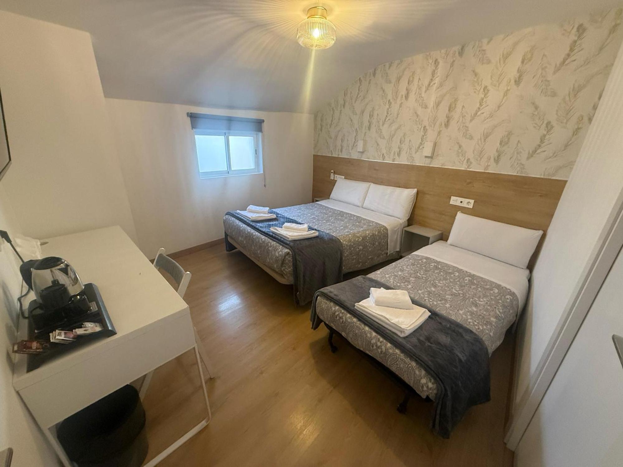 Hostal Esparteros Madrid Bagian luar foto